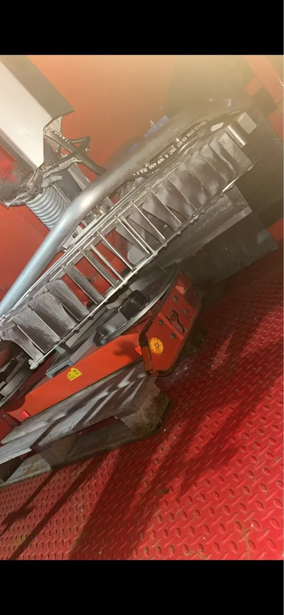 Kuhn Axis 40 W Sower - Image 3