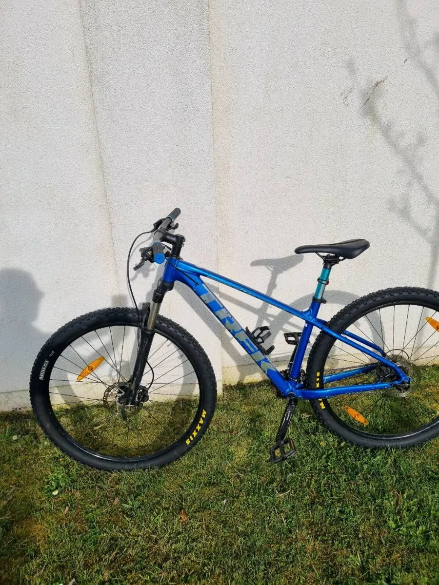 Bicycle. TREK MERLIN 6 - Image 1
