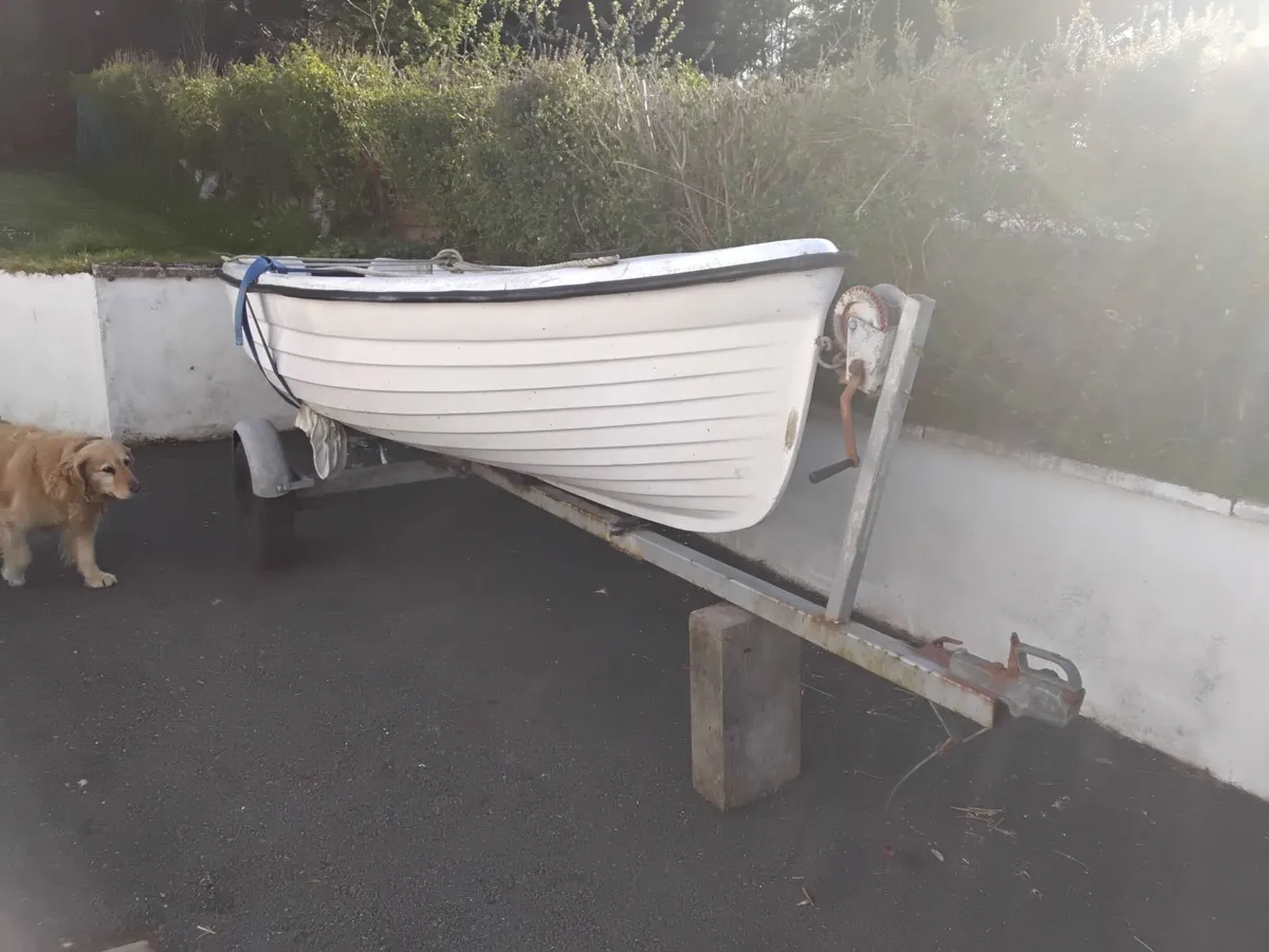 Fibre Glass Dinghy complete with Trailer - Image 1