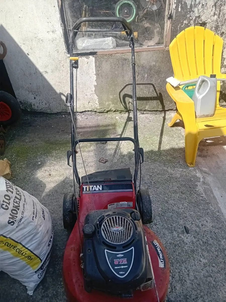 Brings & Stratton lawnmower - Image 2