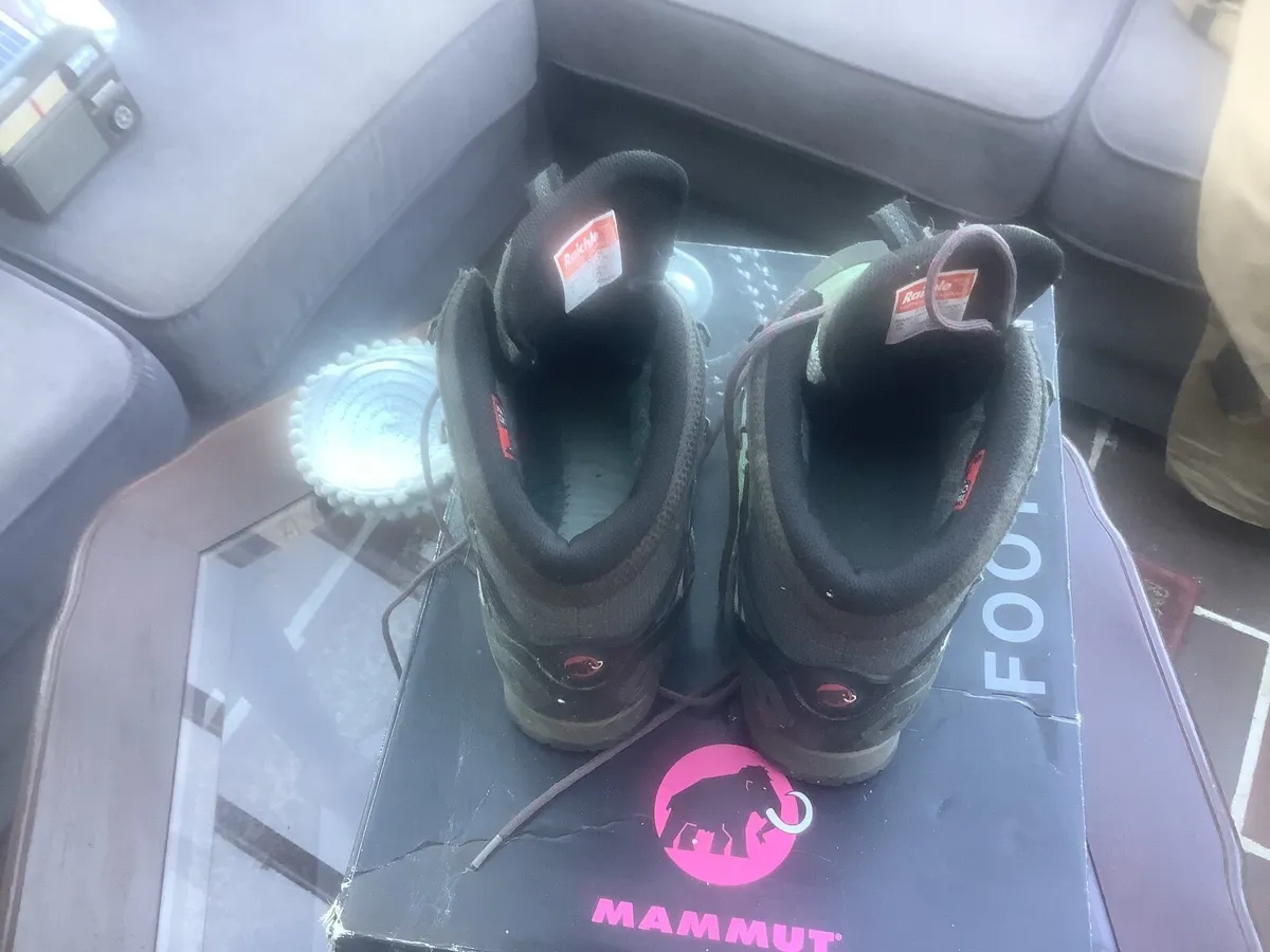 Mammut women’s   hiking boots size 6 - Image 2