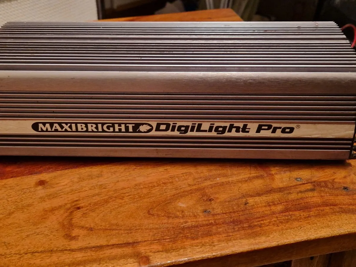 Maxibright DigiLight ProSelect Dimmable 600W Light - Image 1