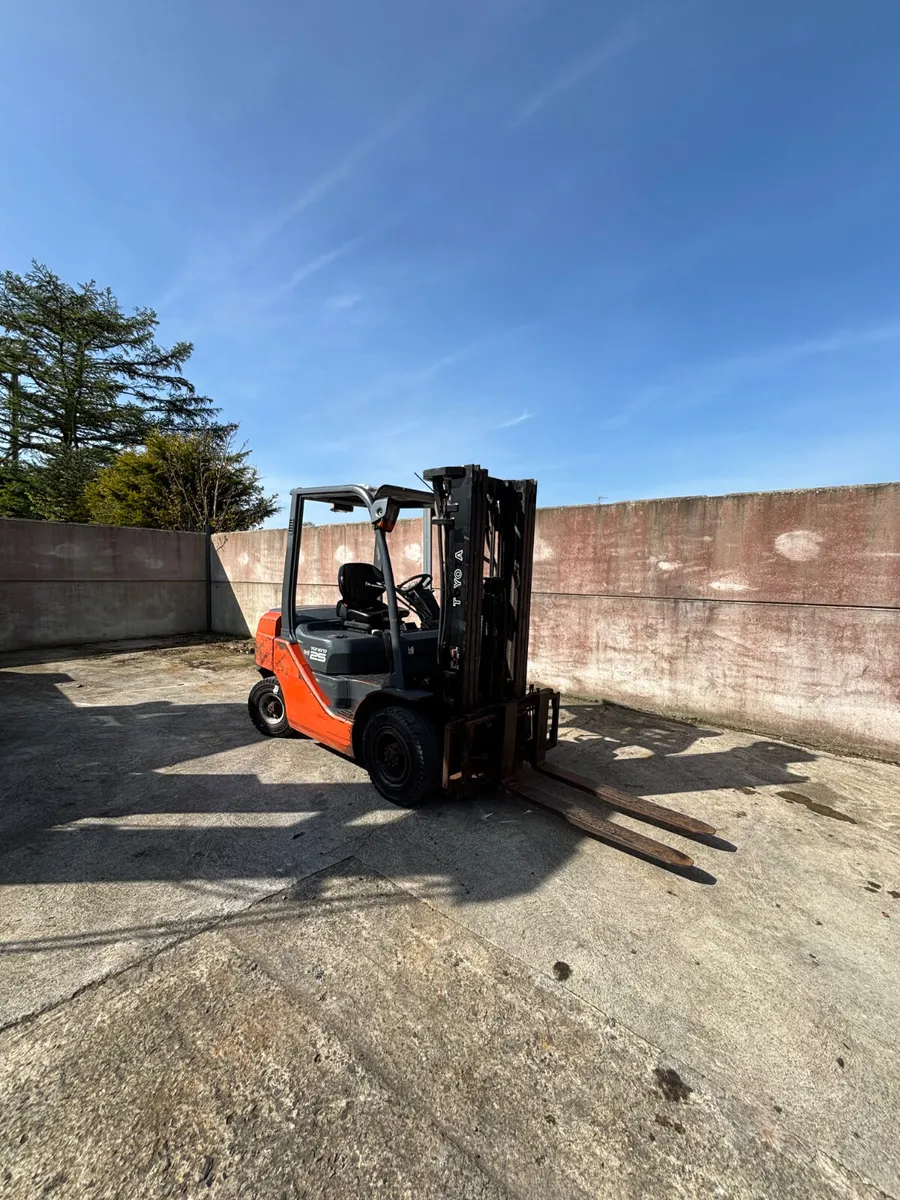 Toyota 2.5 ton forklift - Image 4