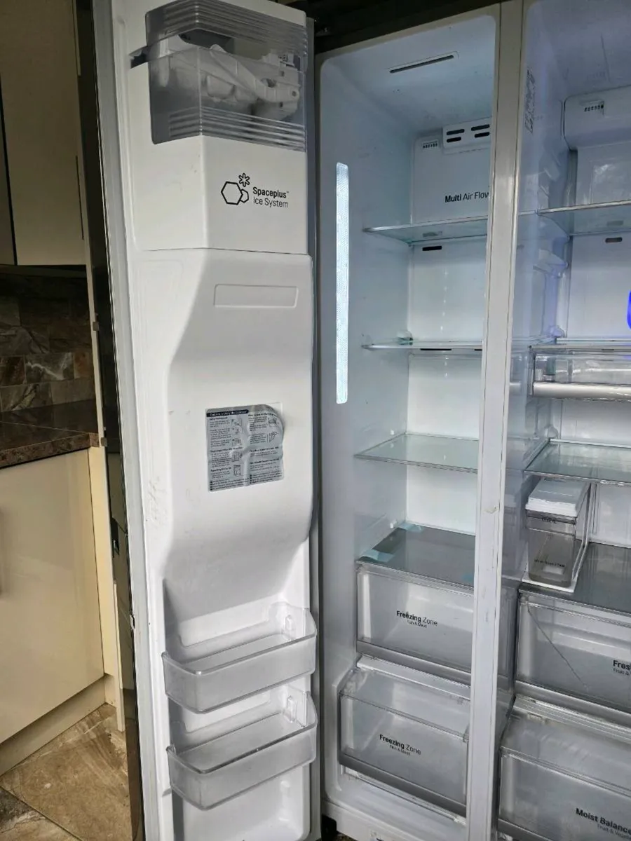 LG American Fridge Freezer - Image 3