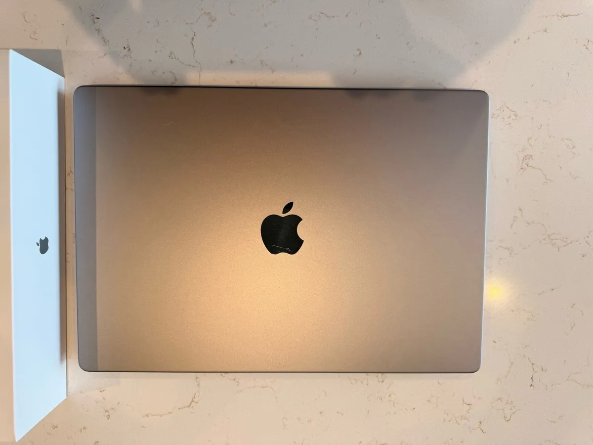 MacBook Pro 16” (2021) M1 Max 32/512 - Image 2