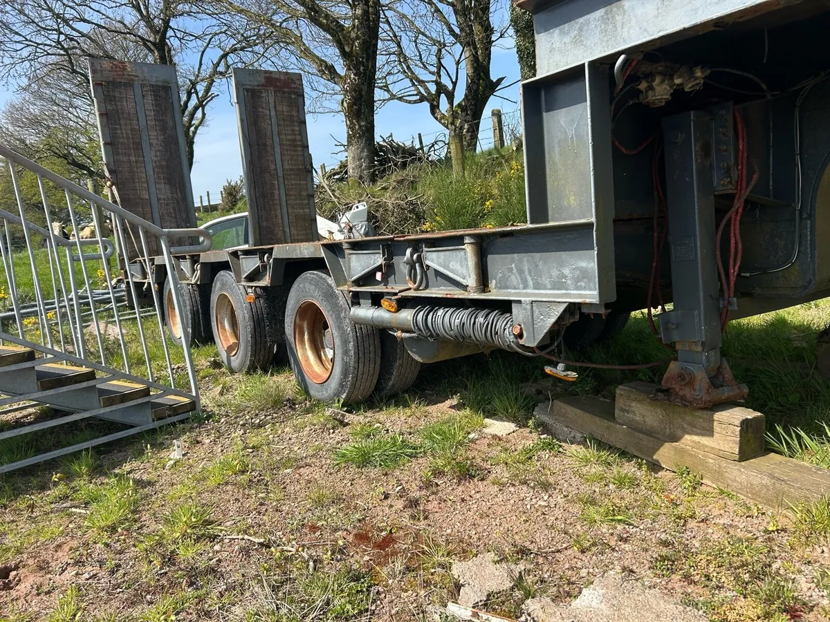 Low loader - Image 3