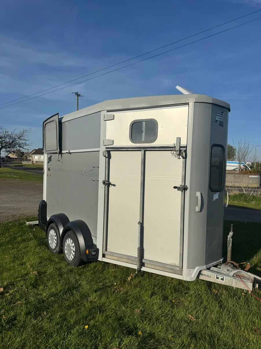 Ifor Williams HB 511 horse box - Image 1