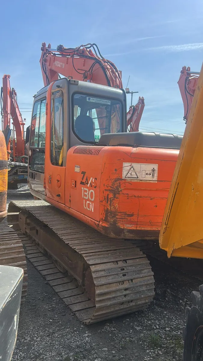 Hitachi ZX130-1  Year 2006 - Image 2
