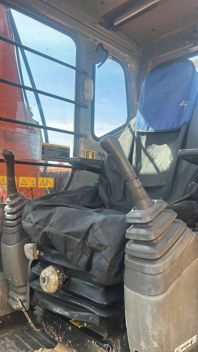 Hitachi ZX130-1  Year 2006 - Image 3