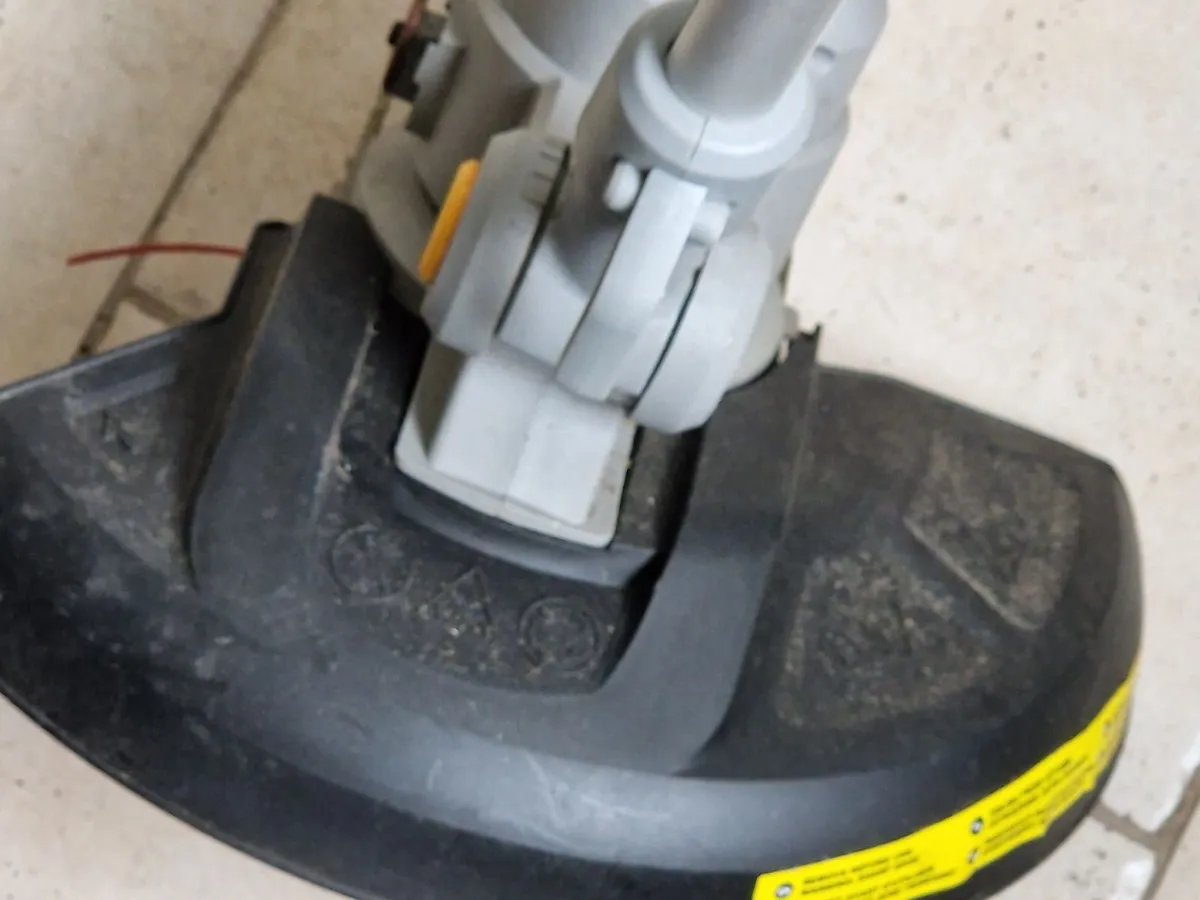 Titan TTB820GGT 600W 230V Electric Grass Trimmer - Image 2