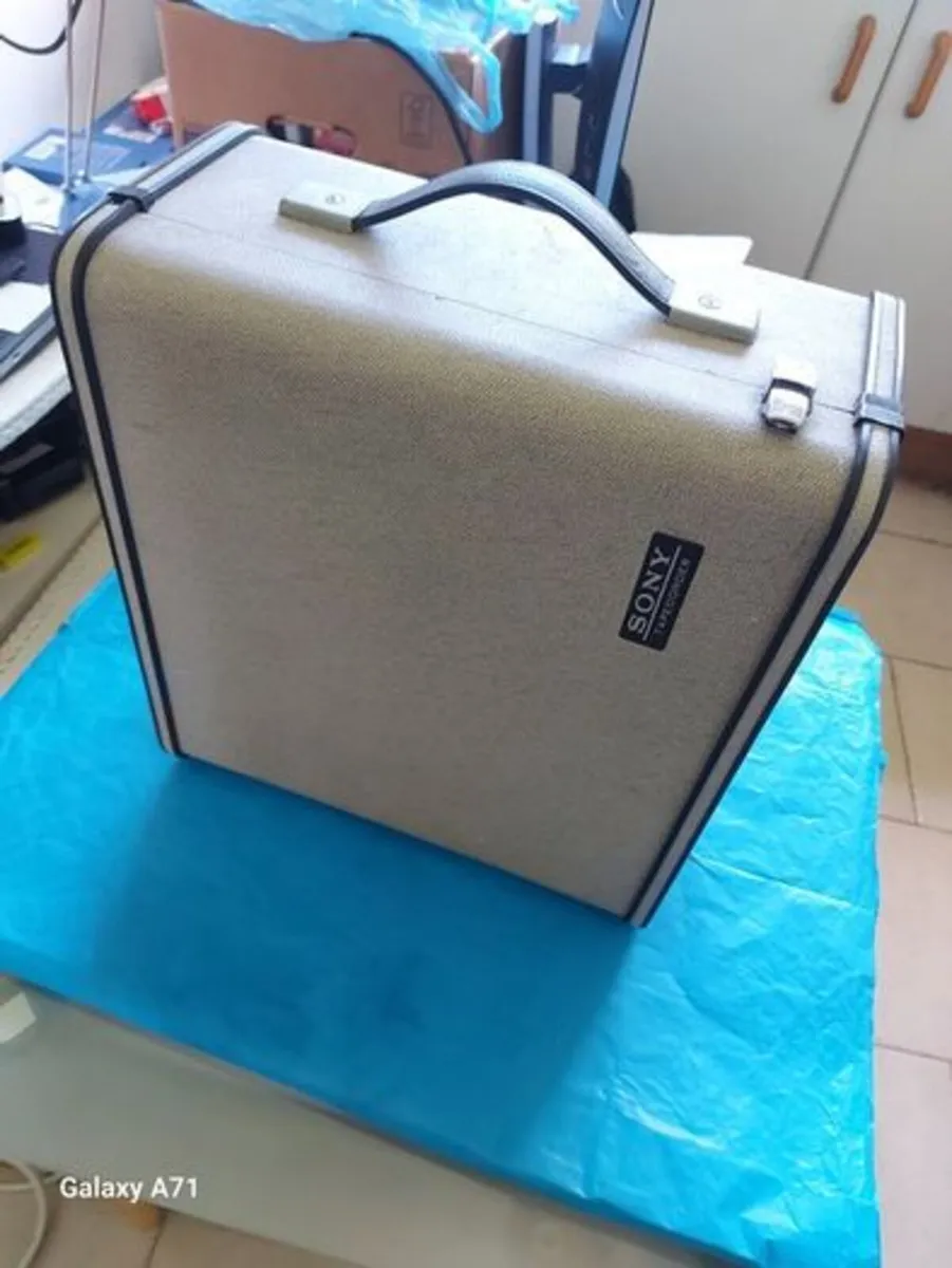 SONY TAPECORDER Model TC-105, in beautiful case an - Image 1