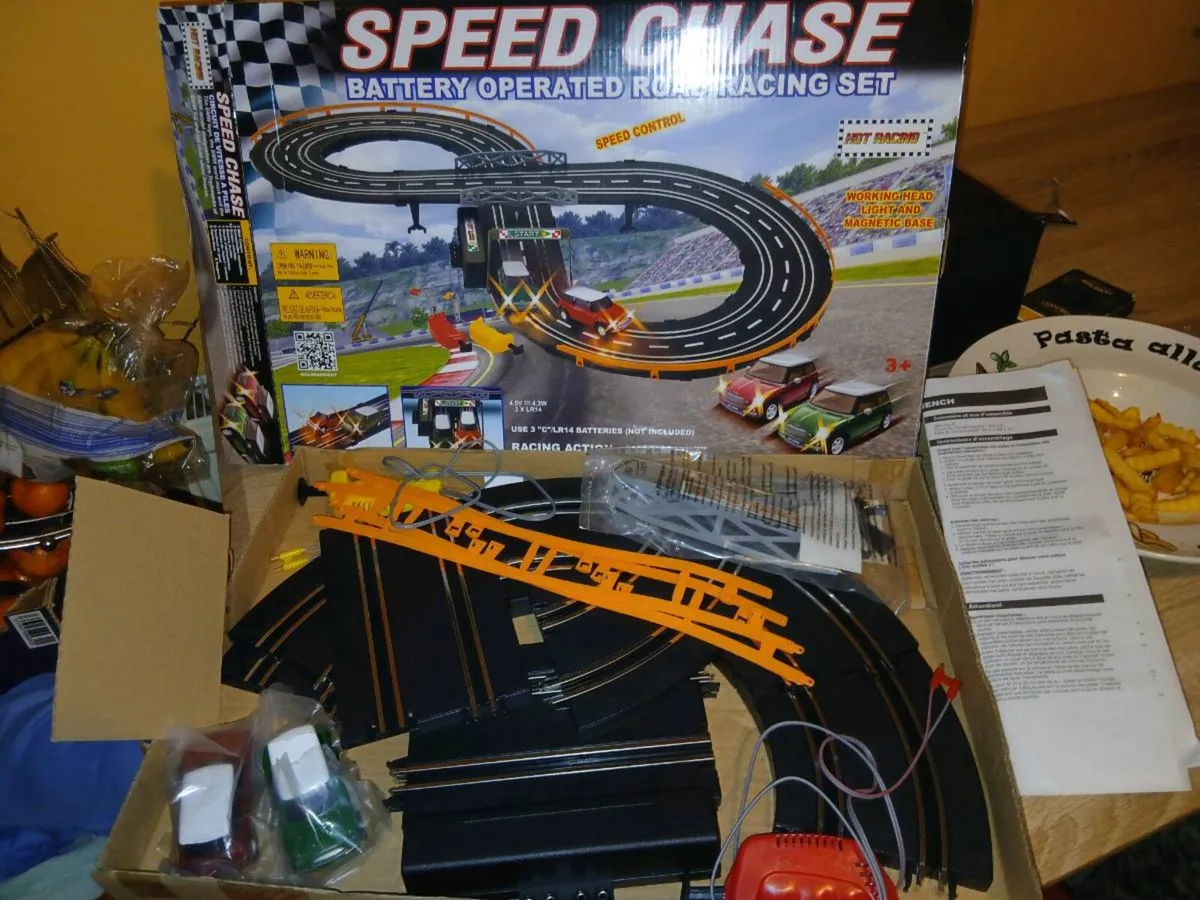 Battery operated car racing set - Image 1