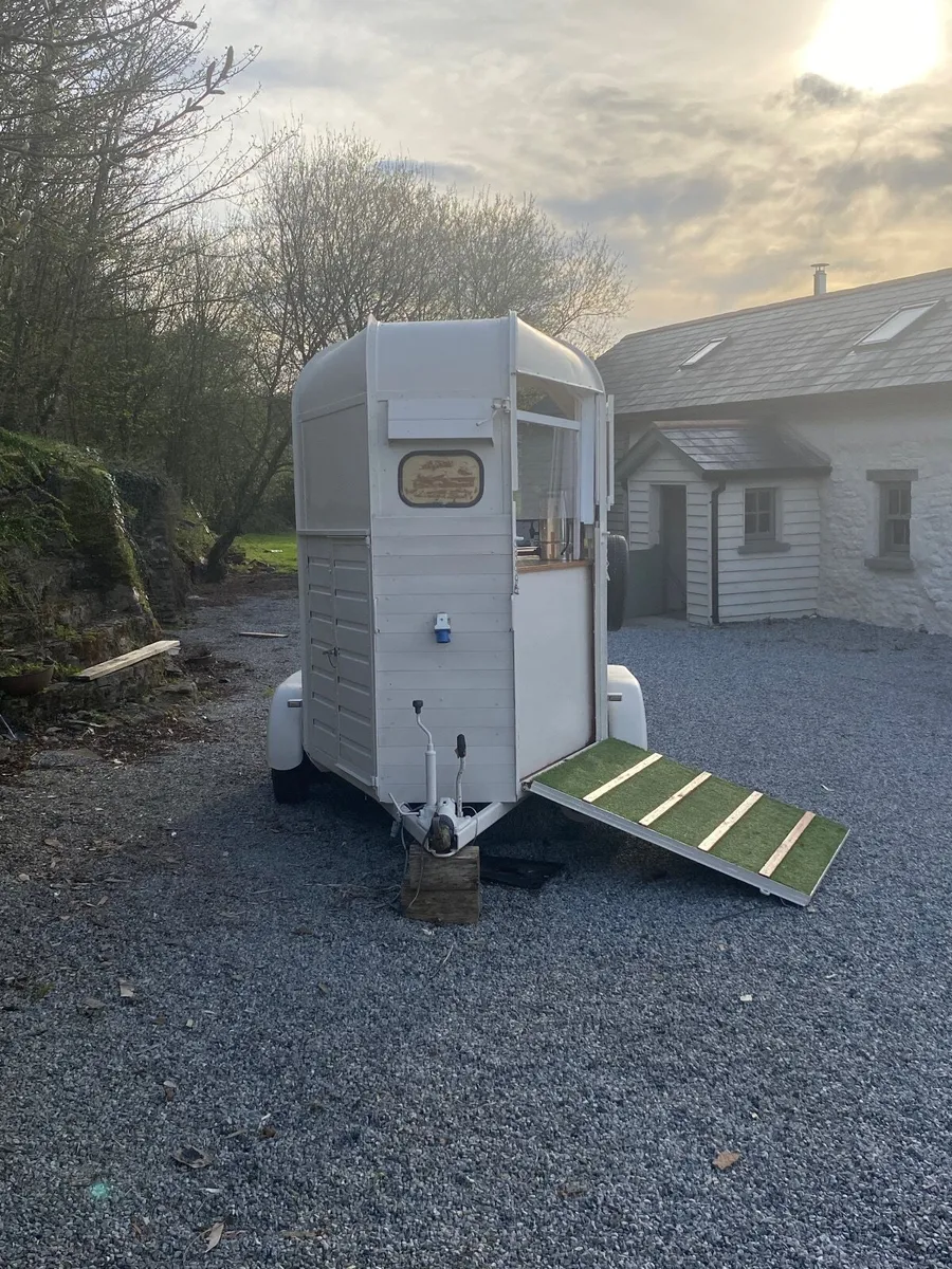 Catering trailer - Image 4