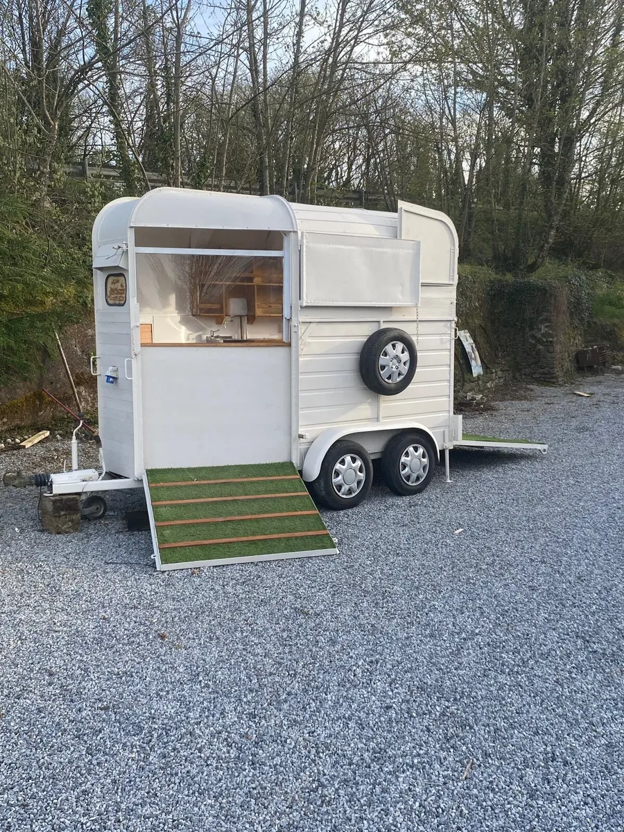 Catering trailer - Image 1