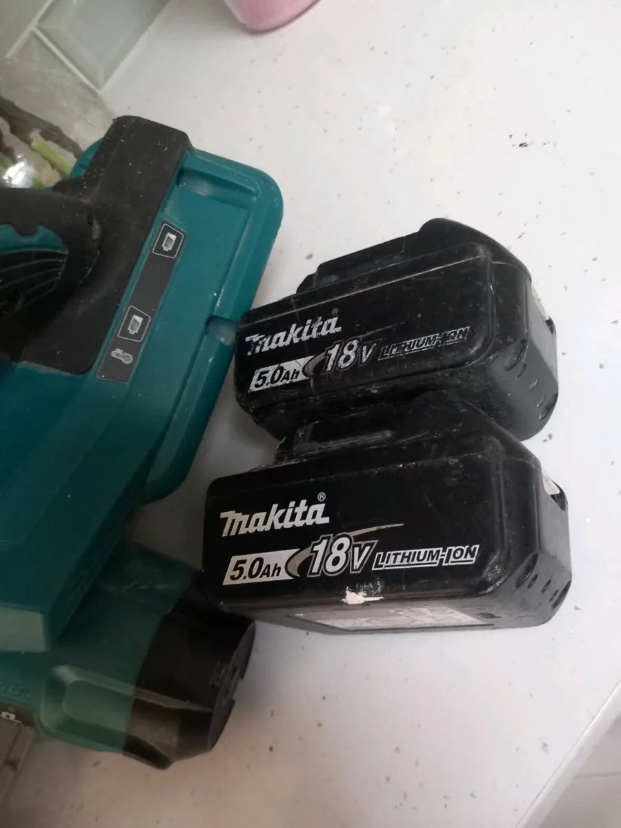 Makita cordless circular saw - Image 1