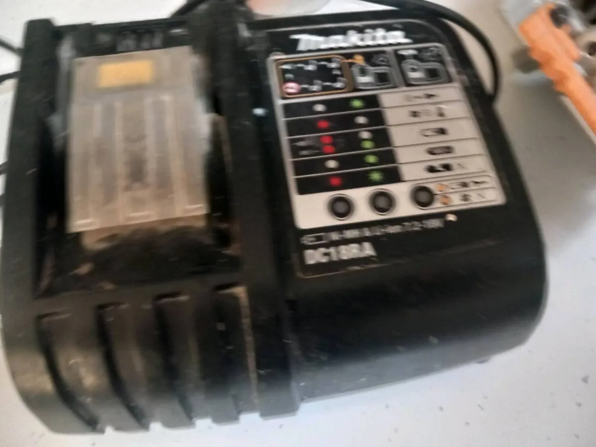 Makita cordless circular saw - Image 2