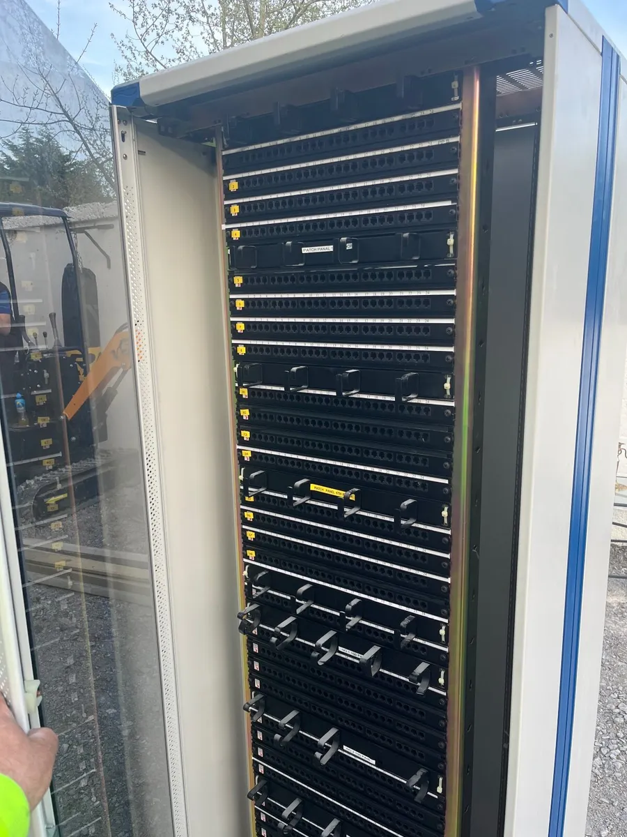 telecom cabinet - Image 1