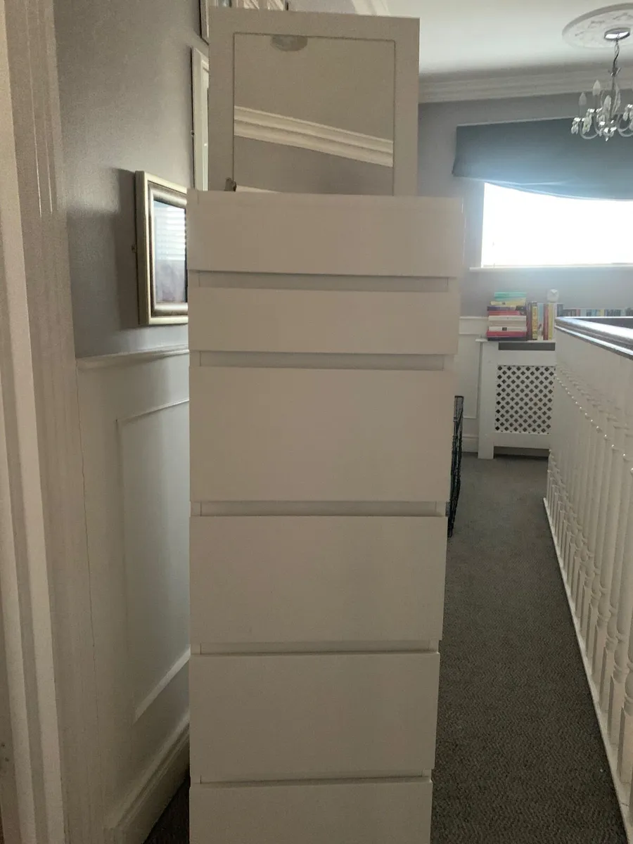 Chest of drawers - Image 1