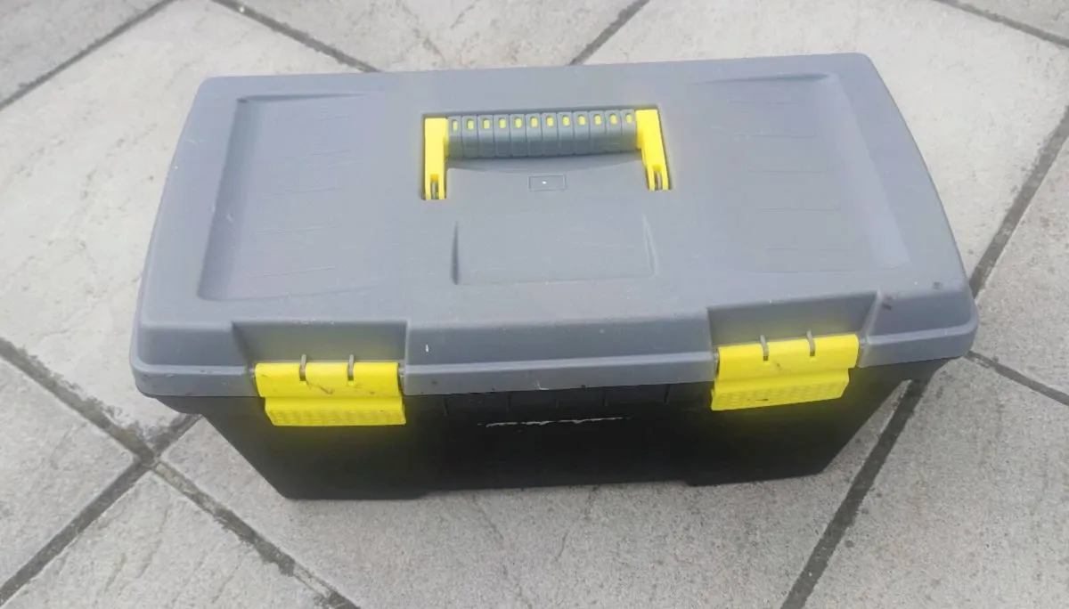 Empty tool box - Image 1