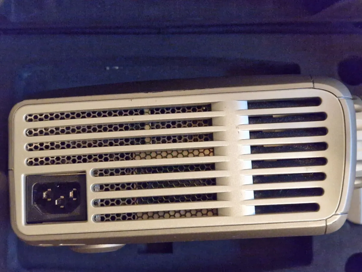 Dell Projector in Lovely Leather Case with Manual - Image 4