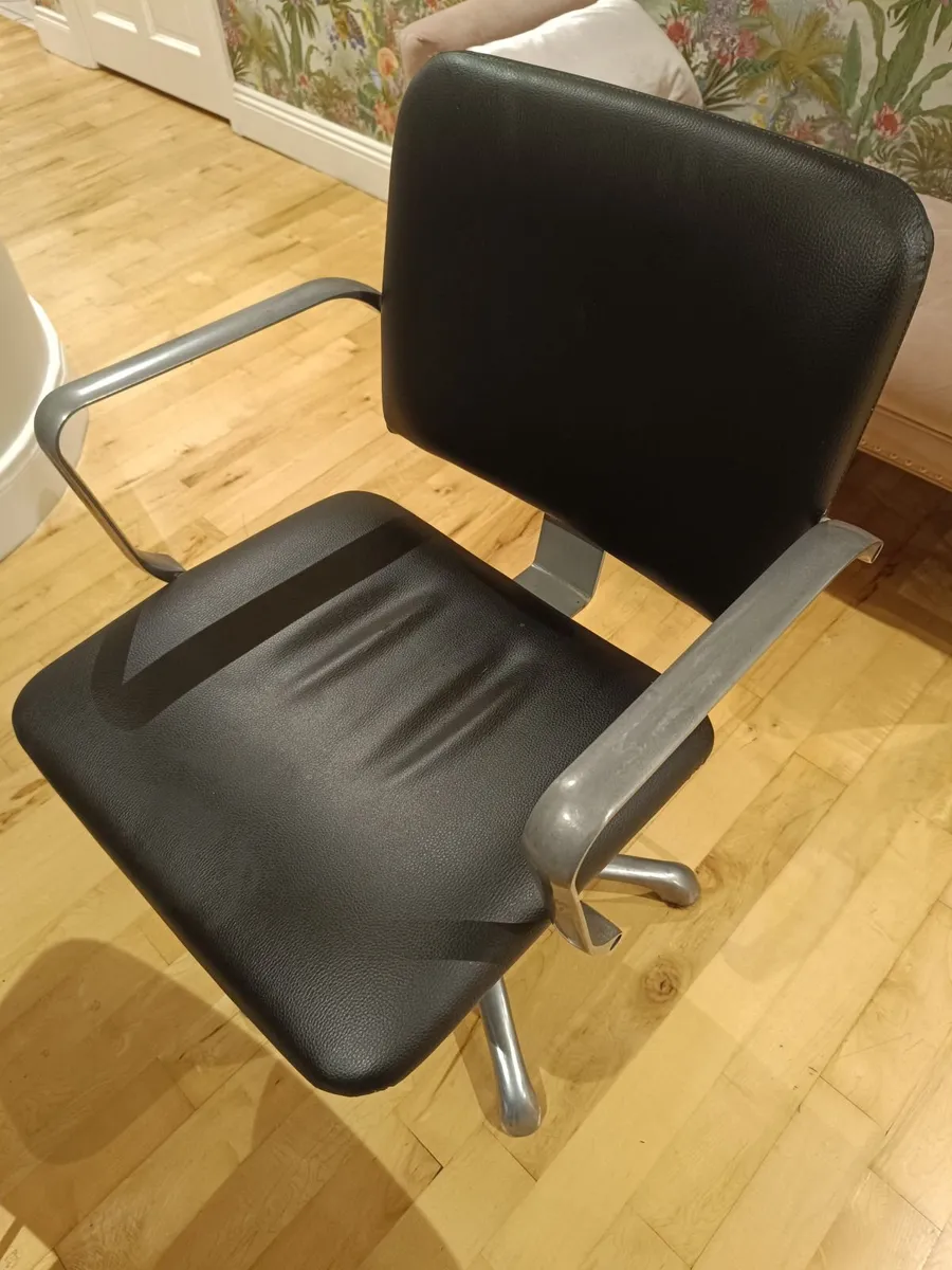 2 Salon chairs - Image 2