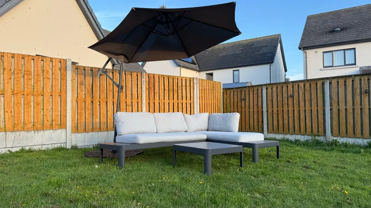 Garden furniture with parasol - Image 2