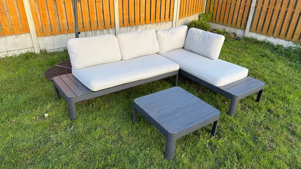 Garden furniture with parasol - Image 3