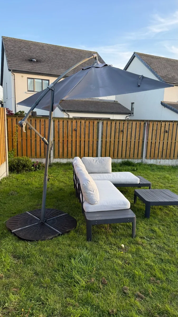 Garden furniture with parasol - Image 4
