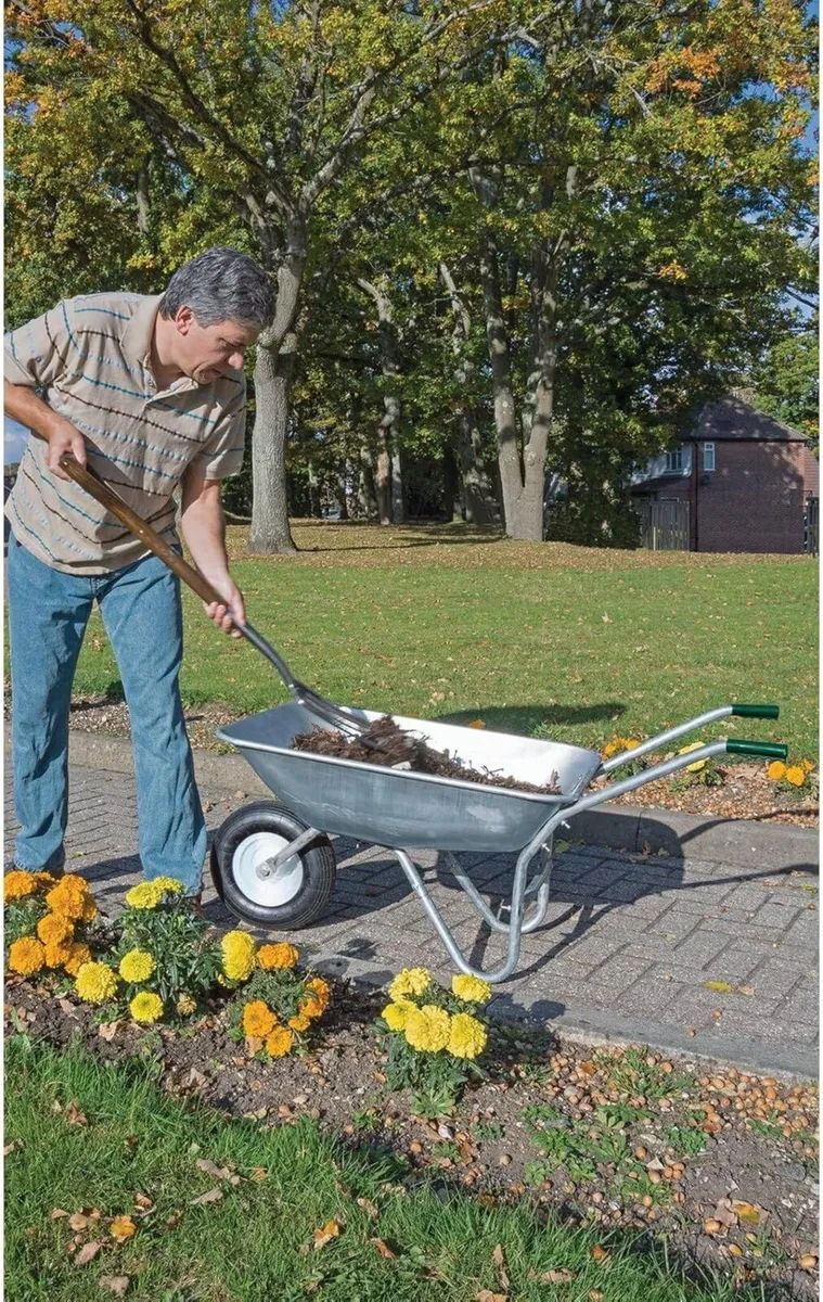 Galvanised Wheelbarrow 65L Green - Image 4