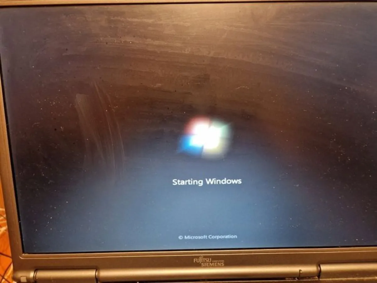 Fujitsu Esprimo V5535 Laptop, 1Terrabyte HDD - Image 1