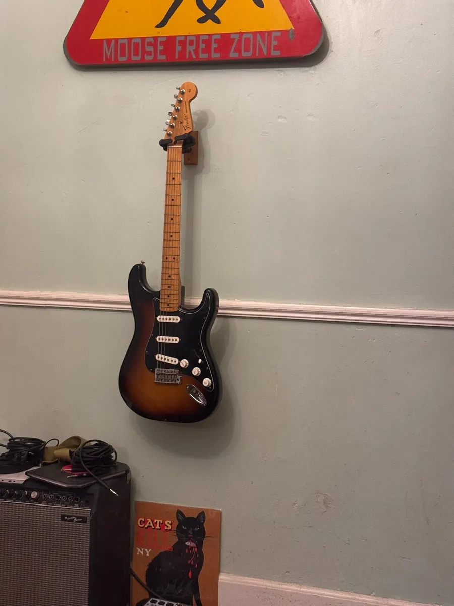Fender MIM Strat player series - Image 1