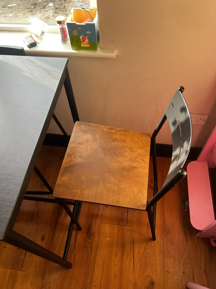 Kitchen table - bar style with 4 chairs - Image 4