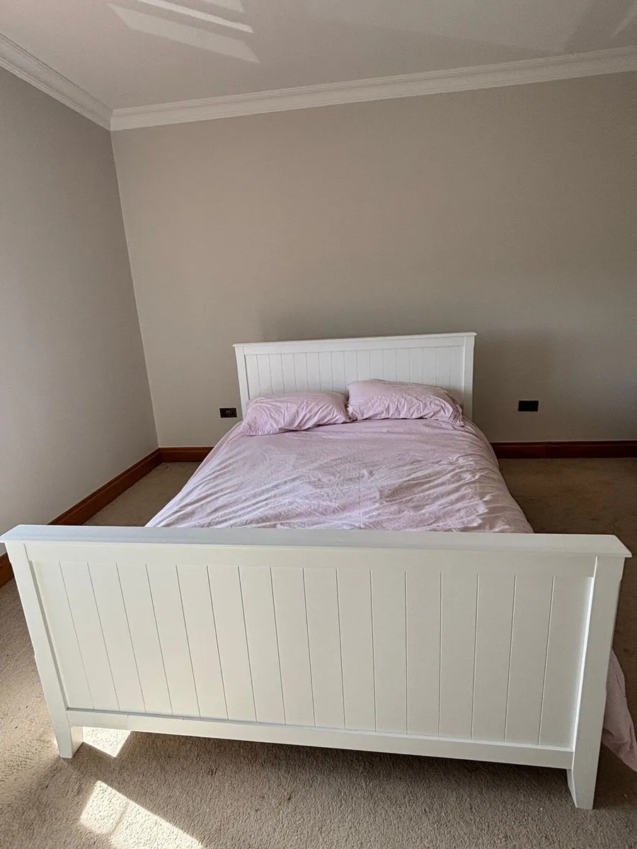 Bed And wardrobe - Image 1