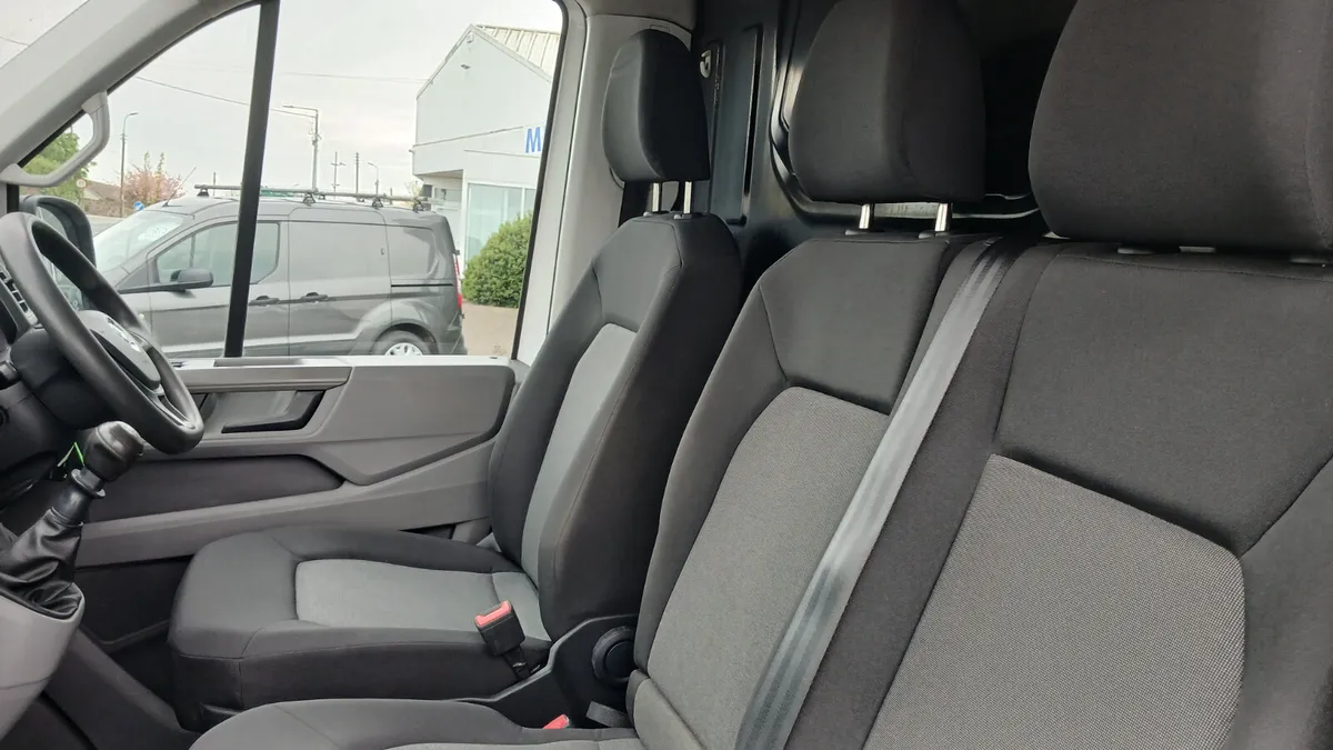 202 VW CRAFTER MWB VAN 140BHP,1 OWNER - Image 4