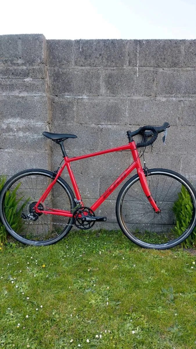 Fuji Sportif Road Bike - Size 58cm/XL - As New - Image 1