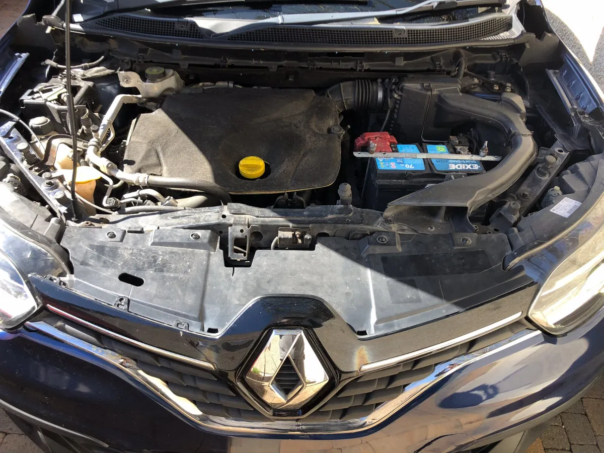 Renault Kadjar DYNAMIQUE SPORTS, LIGHT DAMAGE - Image 3