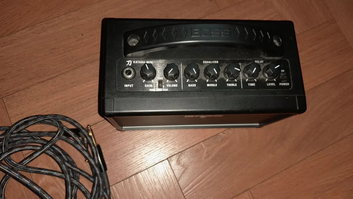 Boss Katana Mini Amp & Cable - Image 2