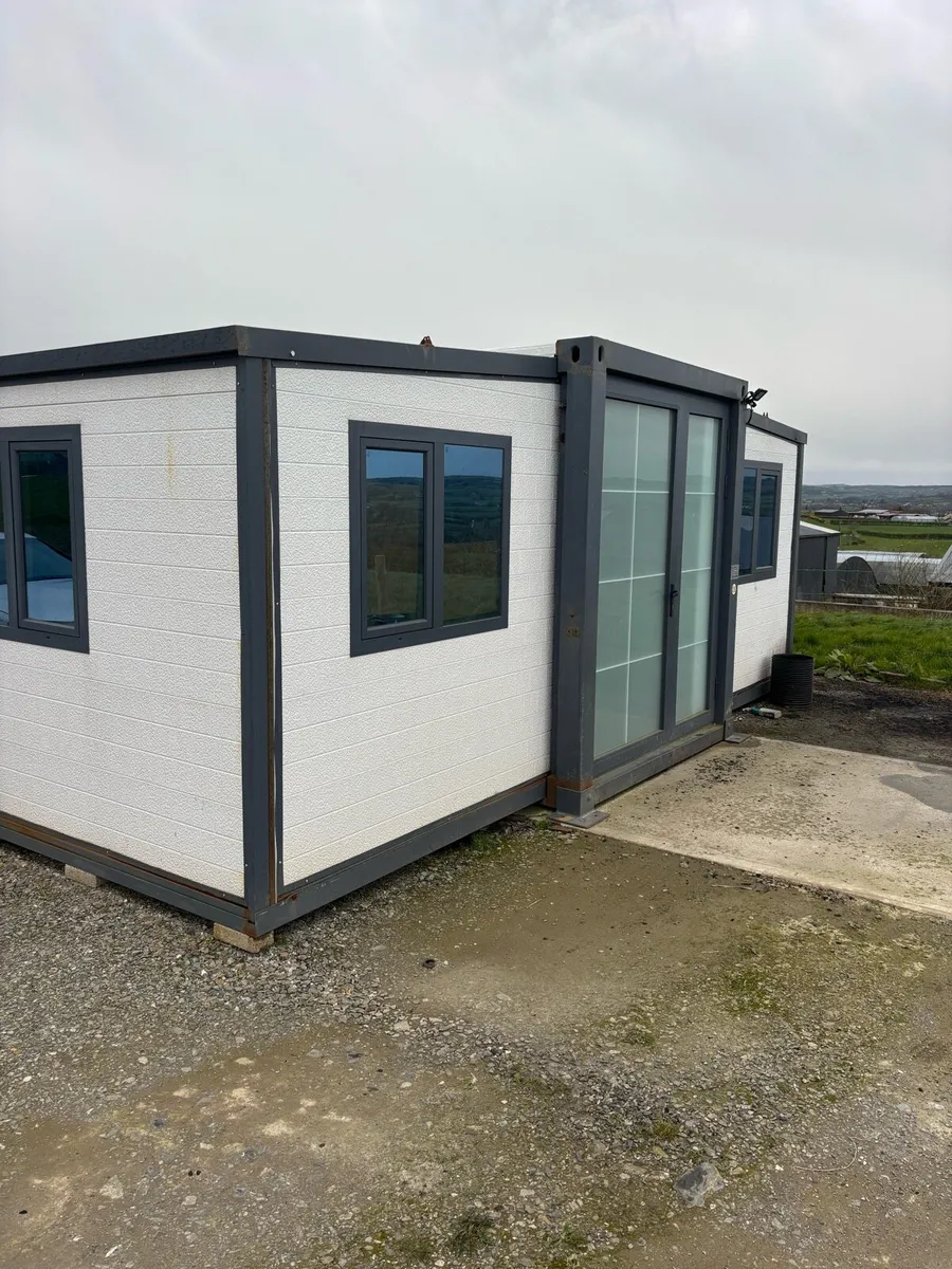 New 2 bedroom extendable portable home - Image 1