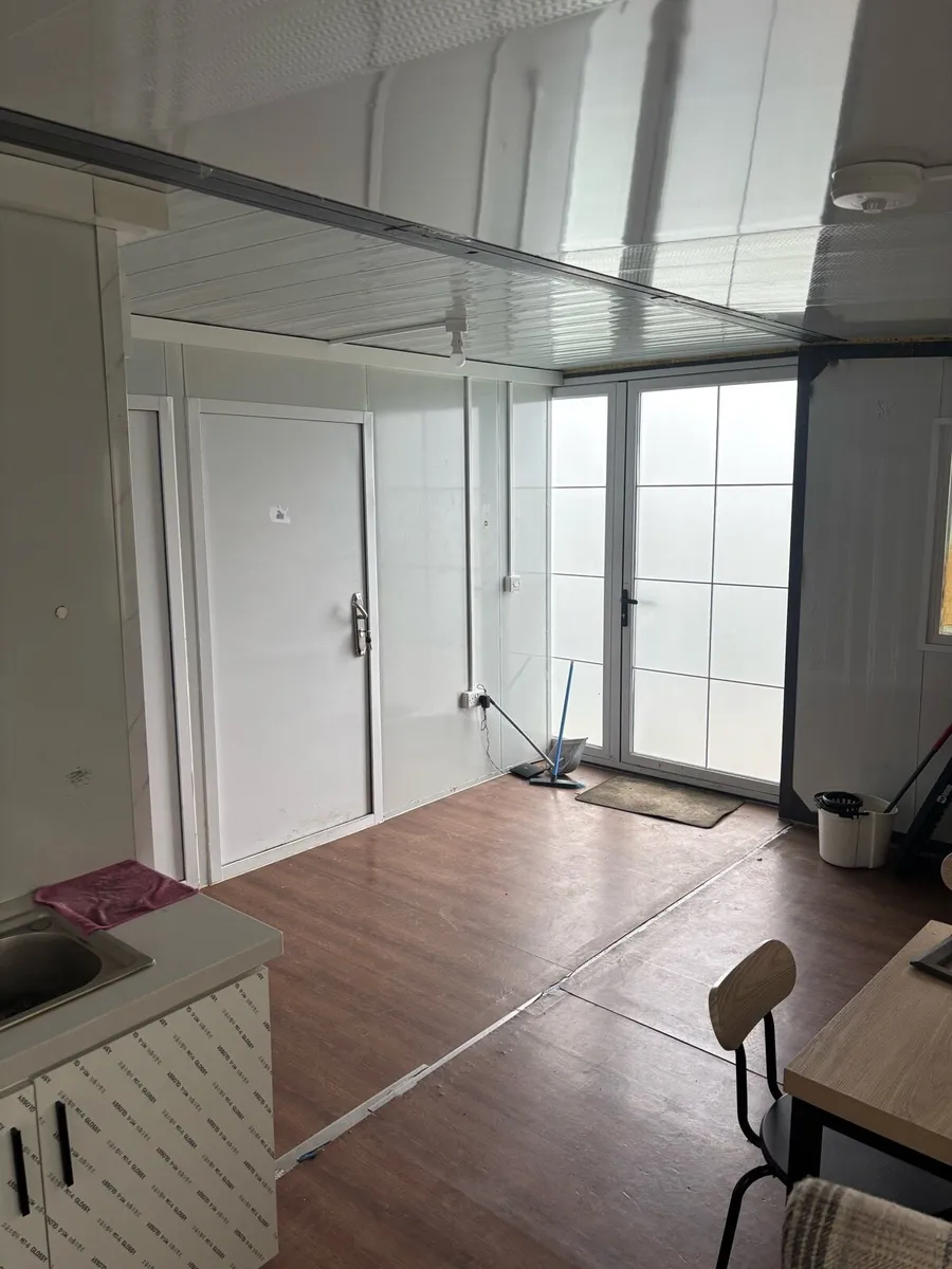 New 2 bedroom extendable portable home - Image 3