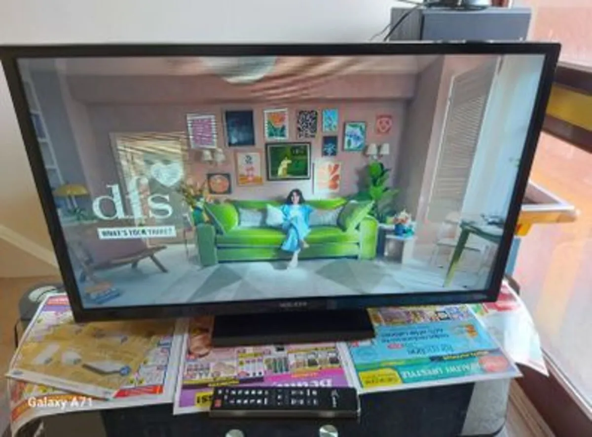 Walker TV, Model WPT3218LED, with Remote Control,