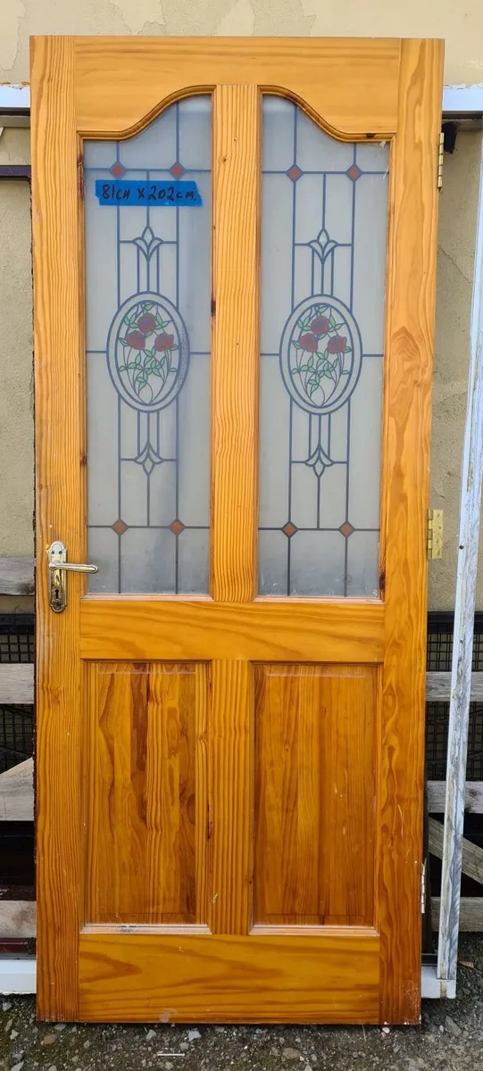 2 x Pine Doors with decorative glass - Image 1