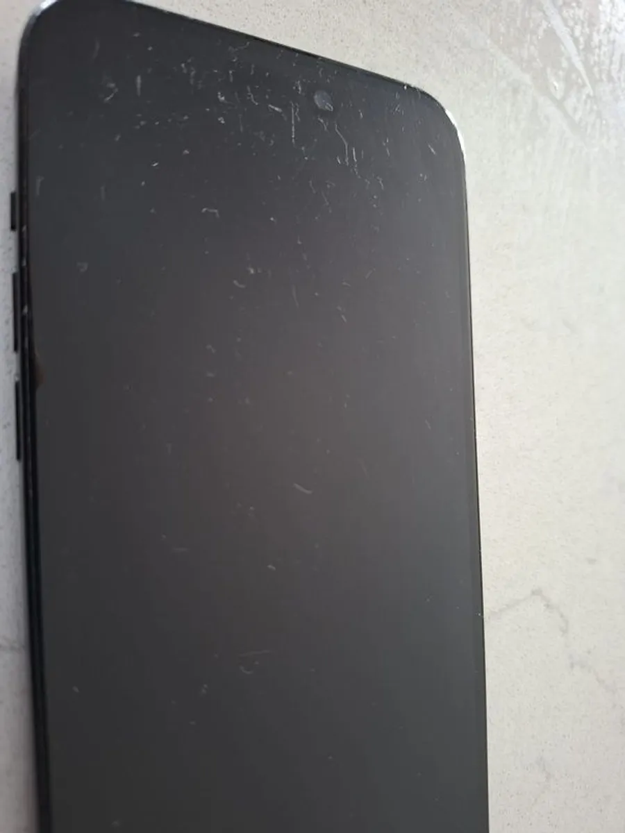 iPhone 15 Plus - Image 3