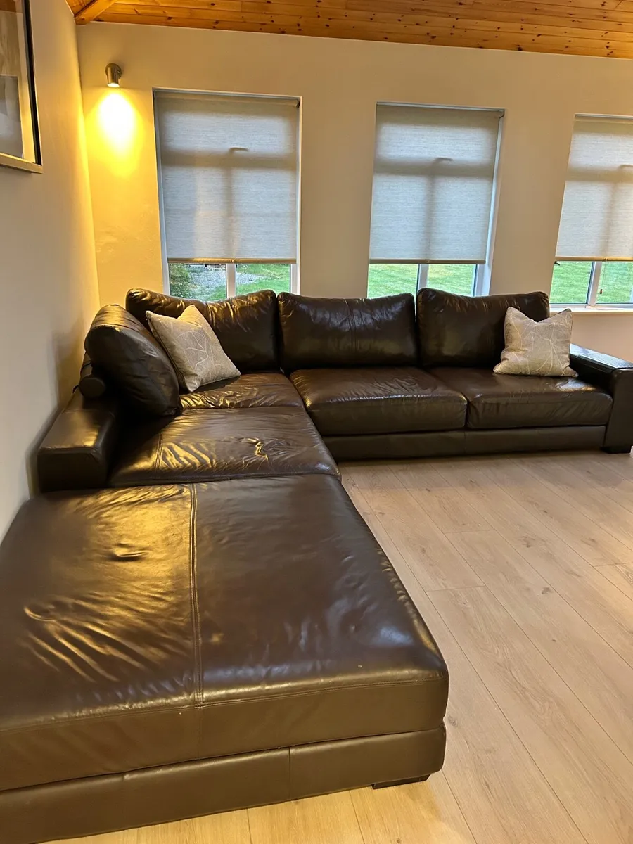 Brown leather corner sofa with footstool - Image 3