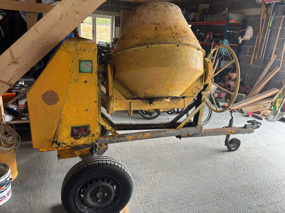2 bag cement mixer in excellent condition - Image 1