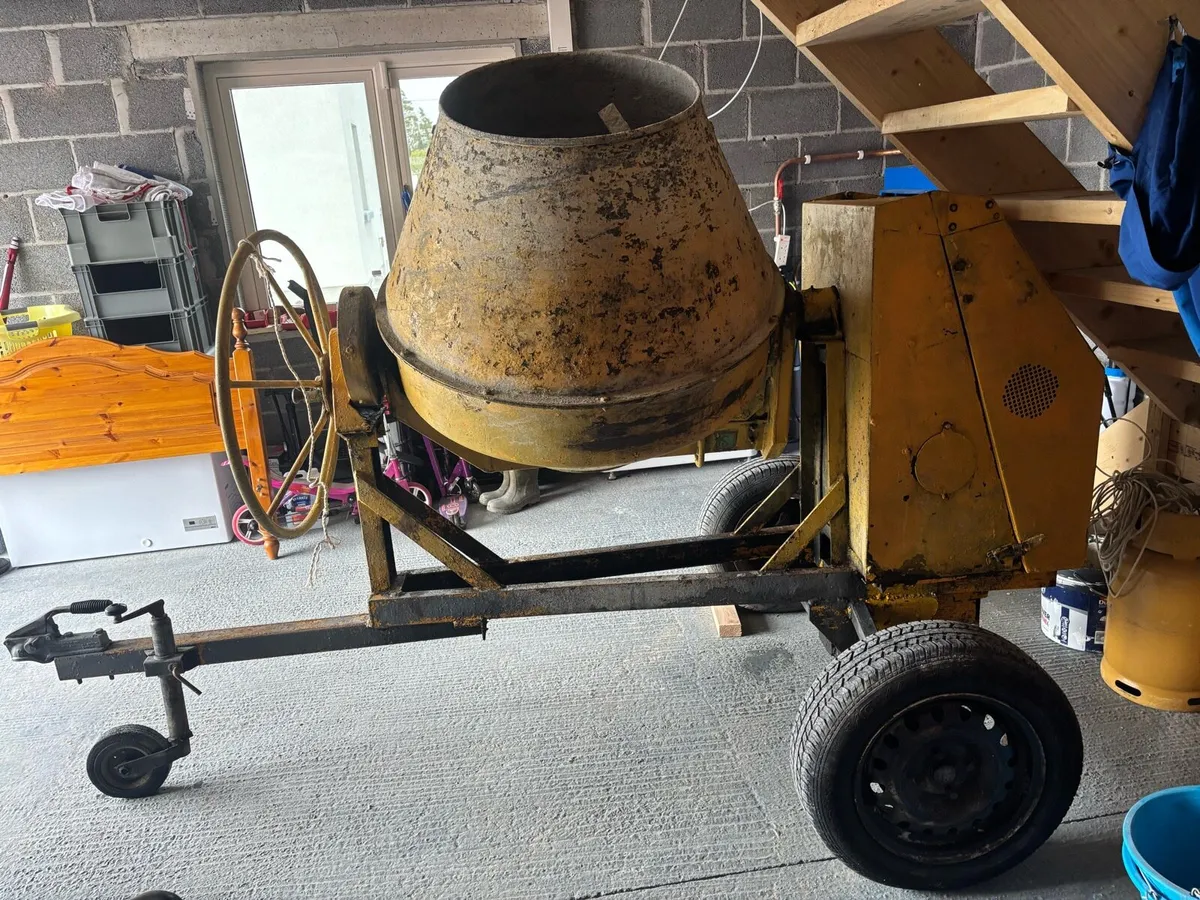 2 bag cement mixer in excellent condition - Image 2