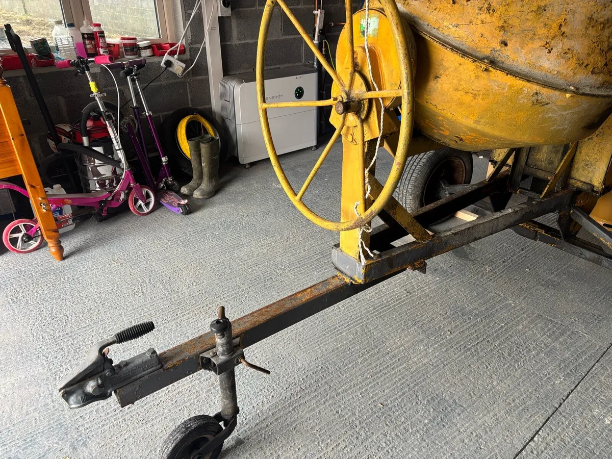2 bag cement mixer in excellent condition - Image 3