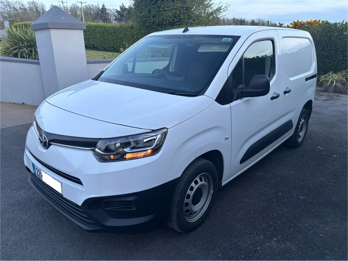 (221) Toyota Proace City 2022 - Image 2