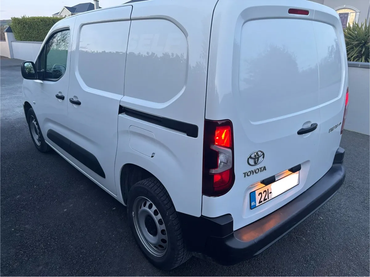 (221) Toyota Proace City 2022 - Image 3