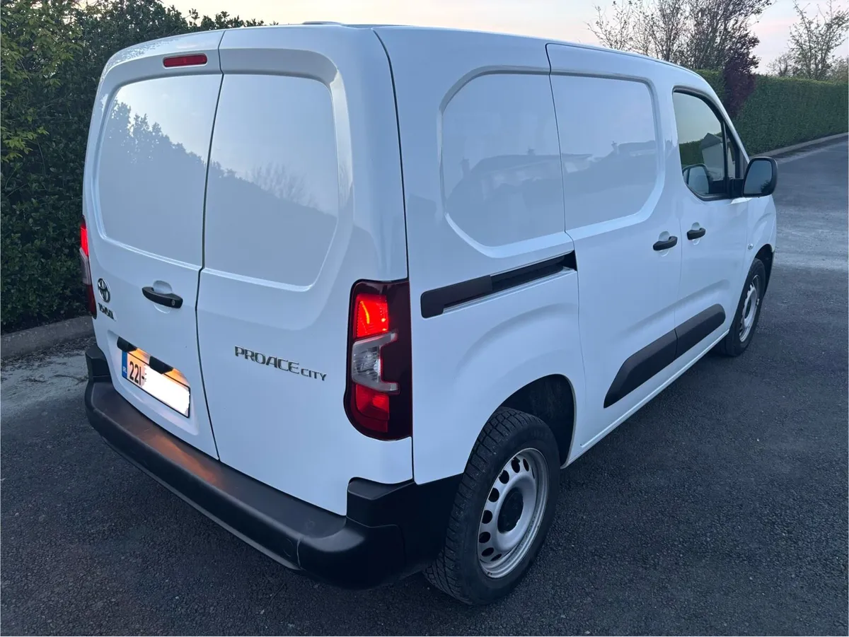 (221) Toyota Proace City 2022 - Image 4