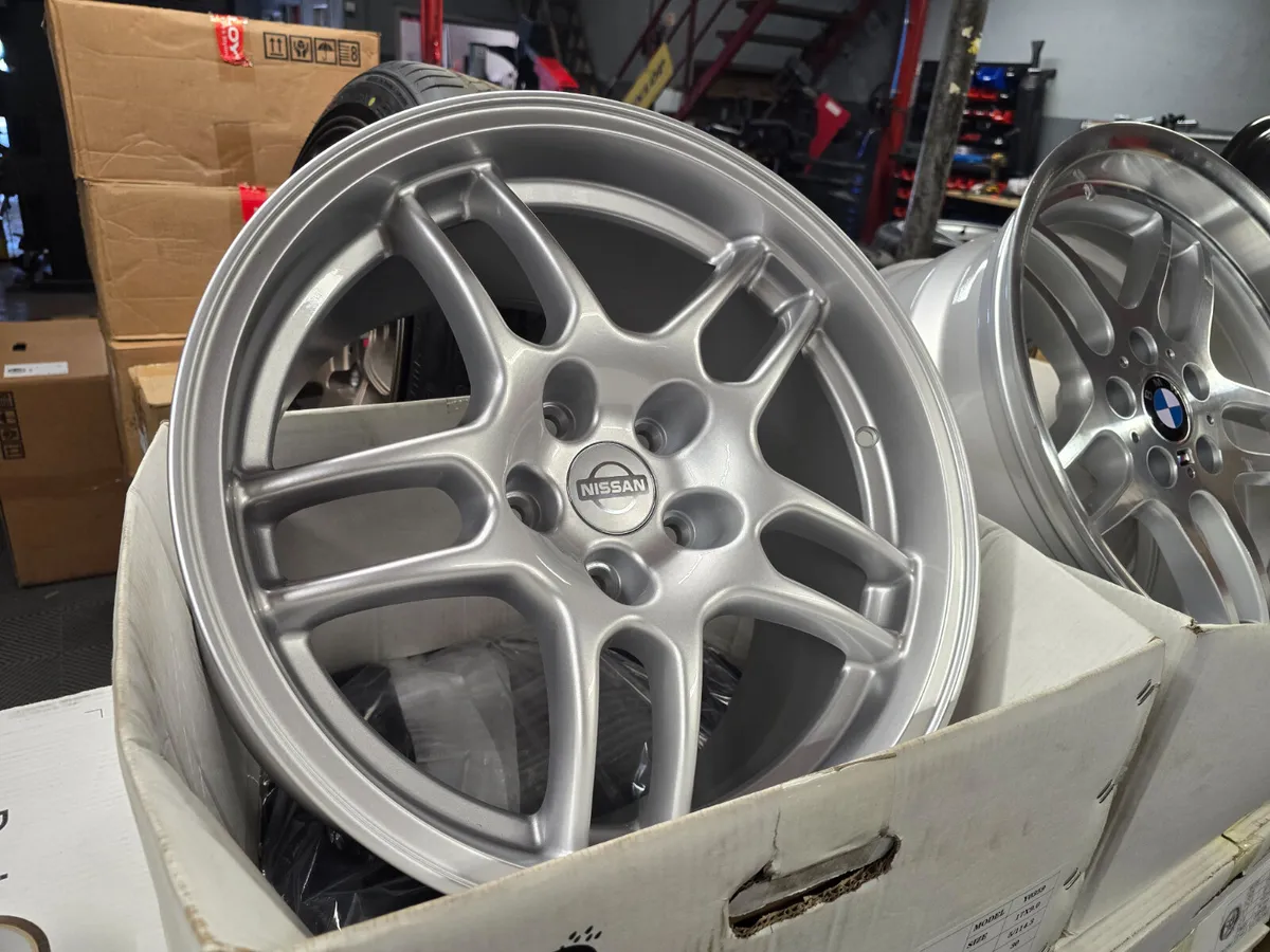 **Special** 17" Nissan GTR Style